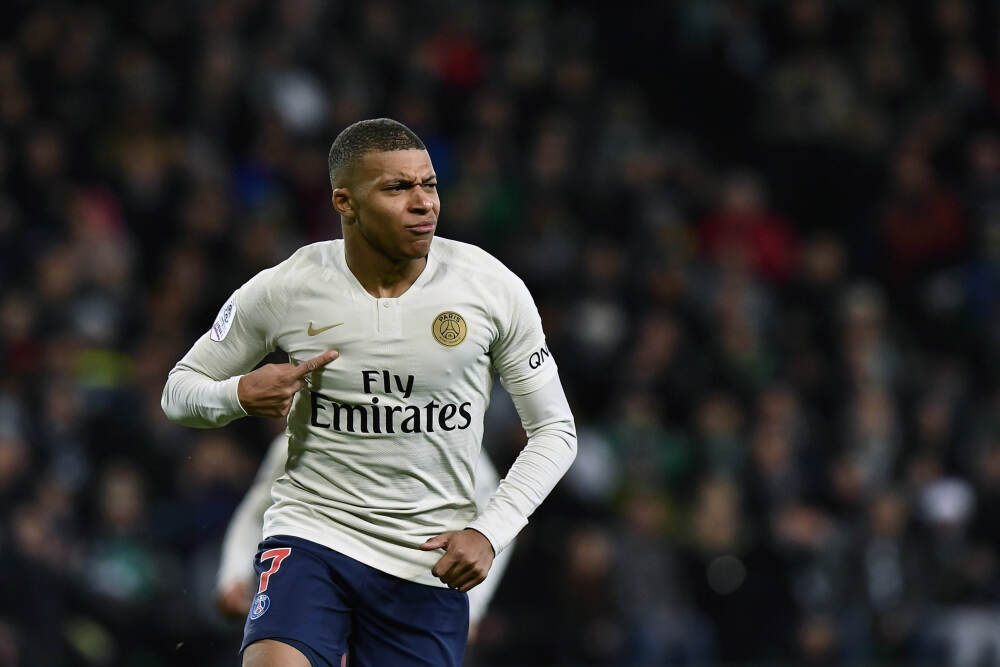 皇马26-27赛季客场球衣谍照：罕见采用绿色为主色